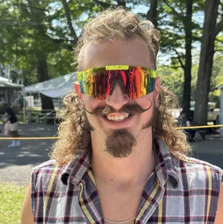 Okrunjen novi Kralj fudbalerki, izgleda kao klasični če&scaron;ki turist dolutao na Jadran 1983.