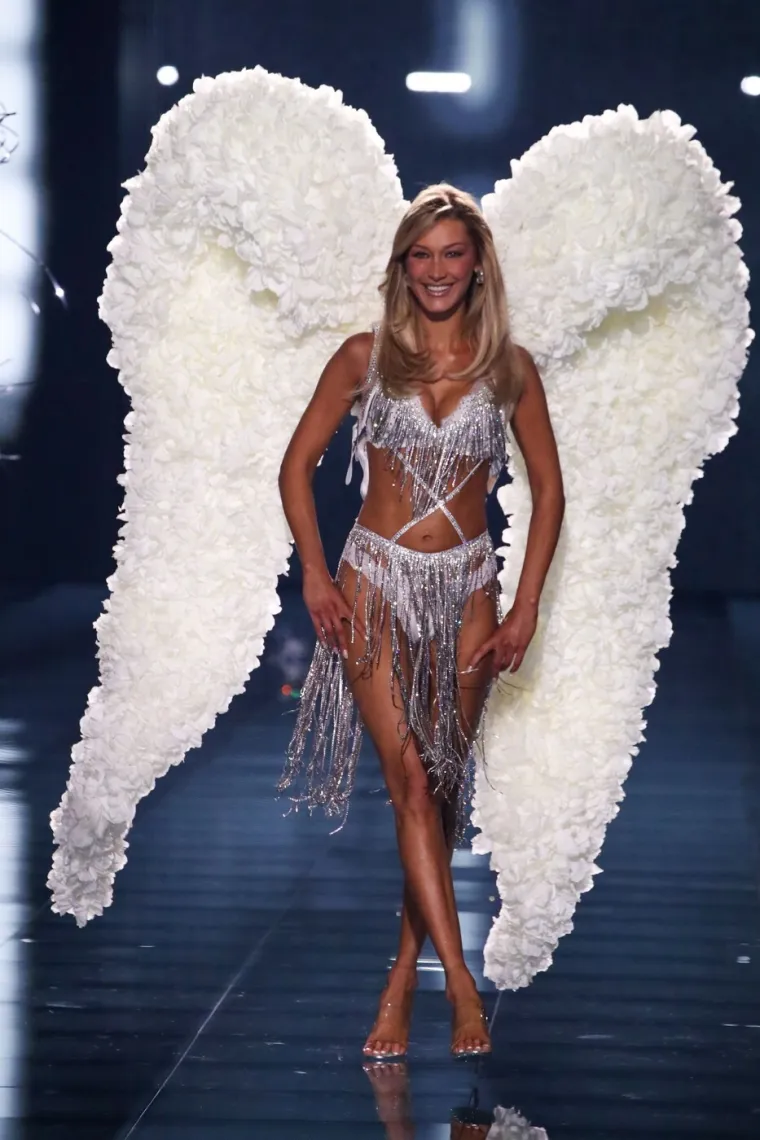 Najtraženije lice u kirurgiji, a o zahvatima šuti: Kako je Bella Hadid izgledala prije operacija?