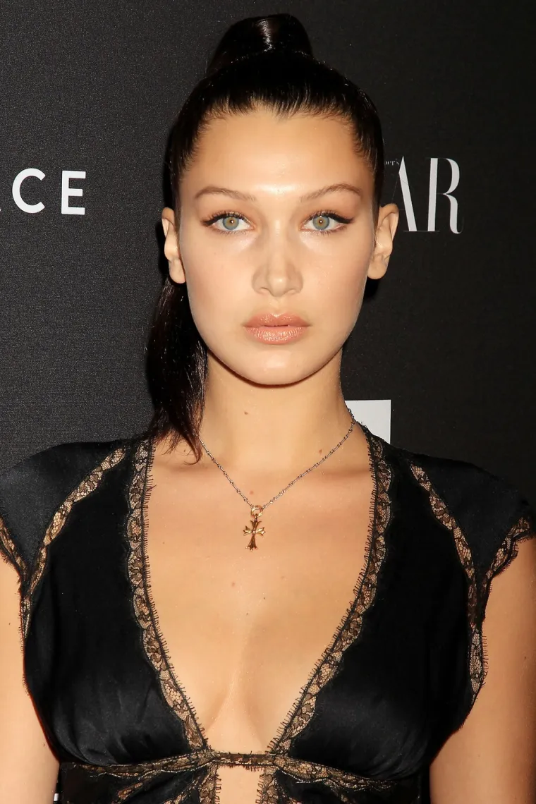 Najtraženije lice u kirurgiji, a o zahvatima &scaron;uti: Kako je Bella Hadid izgledala prije operacija?
