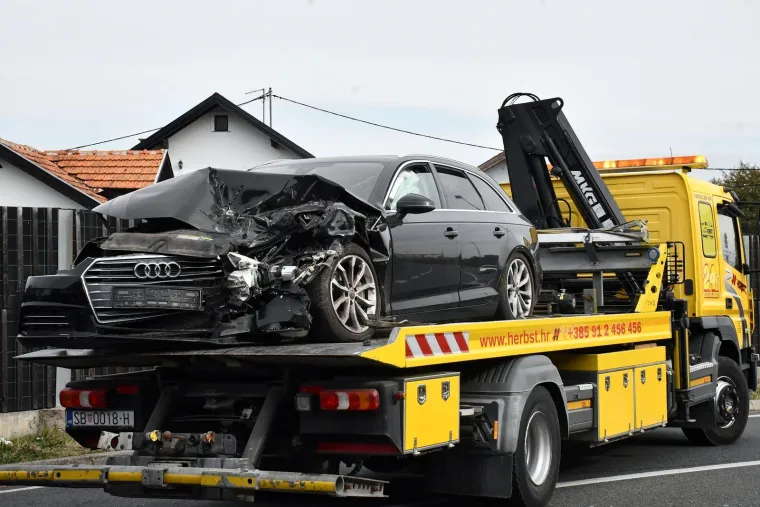 Kr&scaron; i lom na istoku Hrvatske: Sudar kod graničnog prijelaza, četvero ozlijeđenih