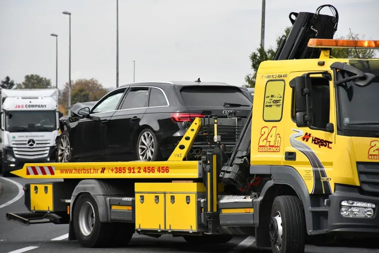 Kr&scaron; i lom na istoku Hrvatske: Sudar kod graničnog prijelaza, četvero ozlijeđenih