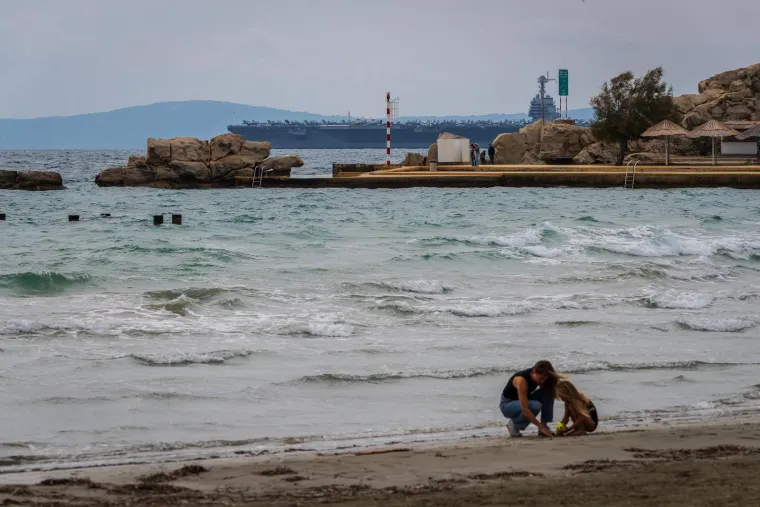 Ljepotica i zvijer: Najveći ratni brod ikad pored Poljuda pruža nezaboravne i gotovo filmske scene