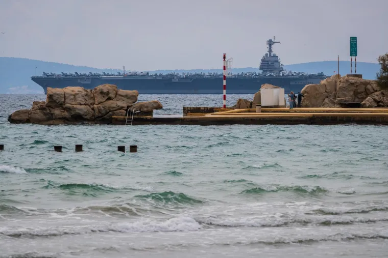 Ljepotica i zvijer: Najveći ratni brod ikad pored Poljuda pruža nezaboravne i gotovo filmske scene