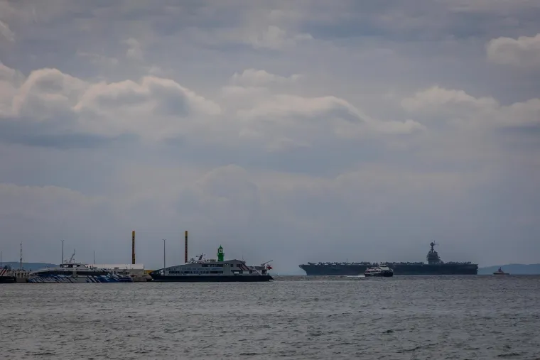 Ljepotica i zvijer: Najveći ratni brod ikad pored Poljuda pruža nezaboravne i gotovo filmske scene