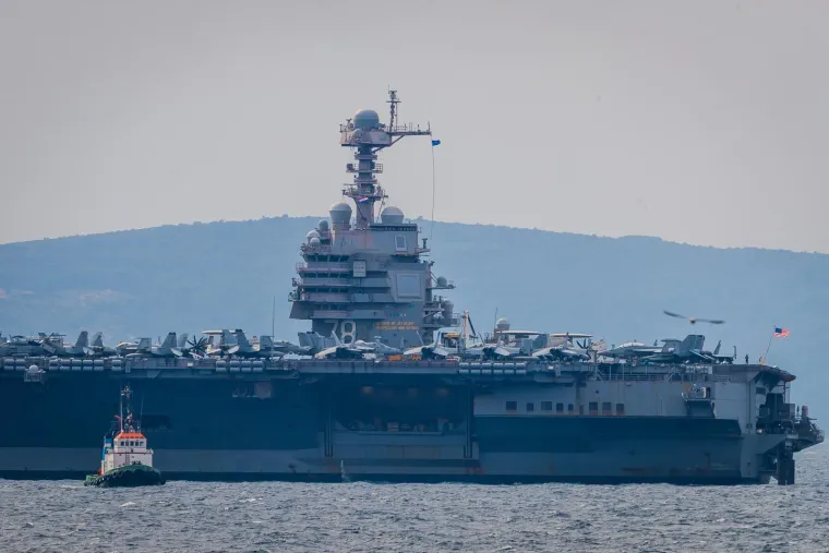 Ljepotica i zvijer: Najveći ratni brod ikad pored Poljuda pruža nezaboravne i gotovo filmske scene