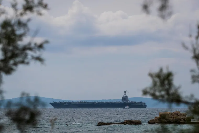 Ljepotica i zvijer: Najveći ratni brod ikad pored Poljuda pruža nezaboravne i gotovo filmske scene