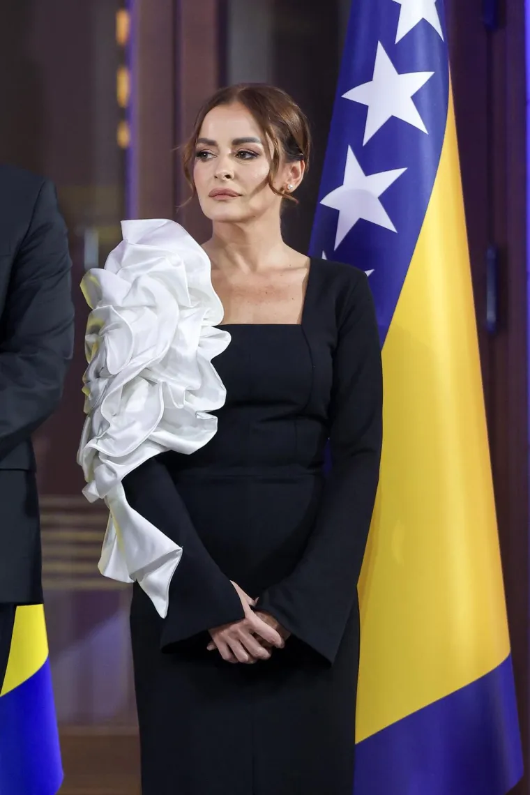 &Scaron;armantna Mirela nepogre&scaron;ivim stilom opravdava titulu Prve dame