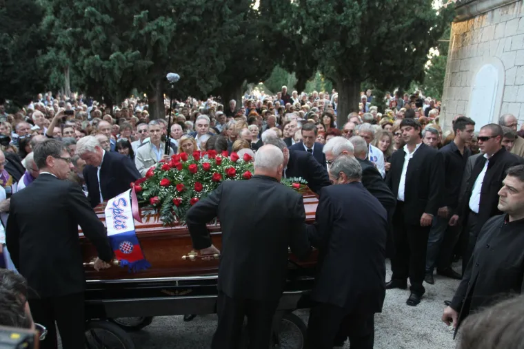 Na dana&scaron;nji dan Trogir je plakao: Svijet je napustio legendarni slavuj Vinko Coce