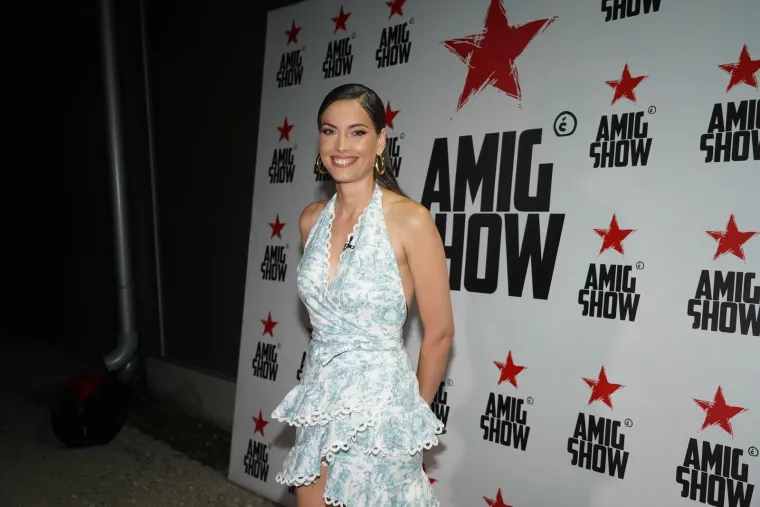 Priča se da ju partner vara s osobom koja ga sad ucjenjuje, a ona zbog svega završila u bolnici