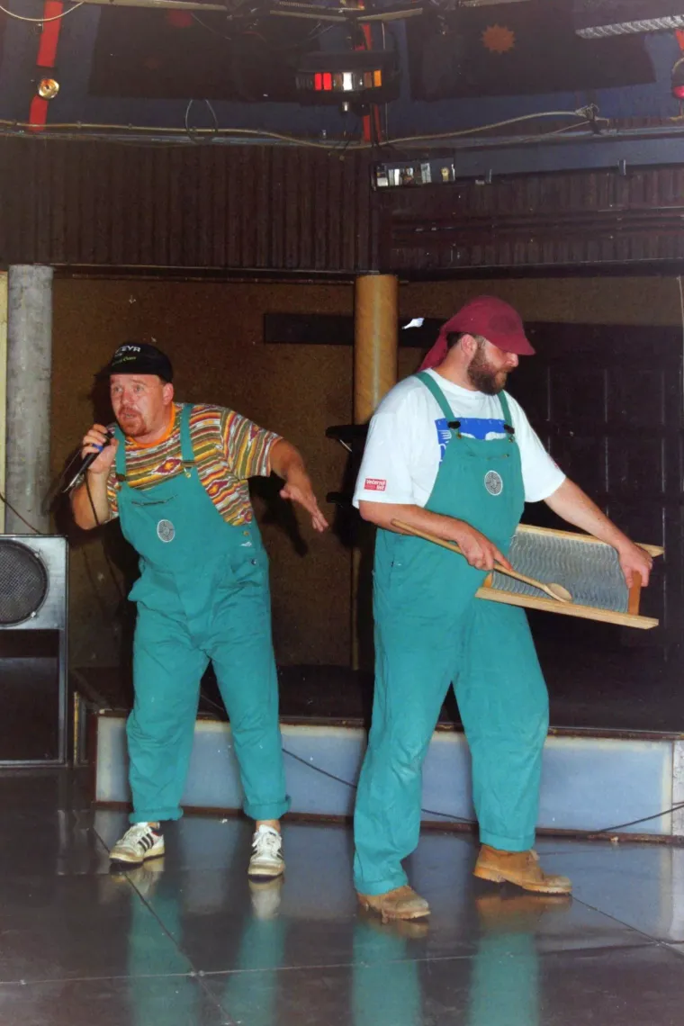 Zaboravljene fotografije Nine Badrić i Vanne stare 30 godina iz lokalne diskoteke