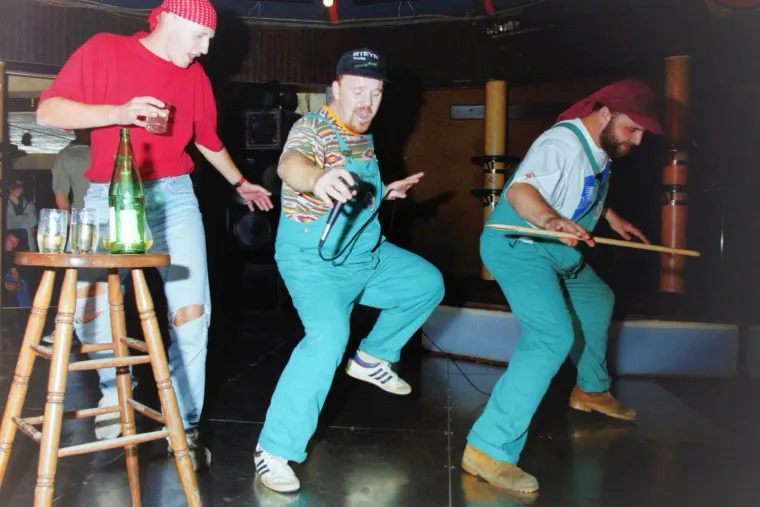 Zaboravljene fotografije Nine Badrić i Vanne stare 30 godina iz lokalne diskoteke