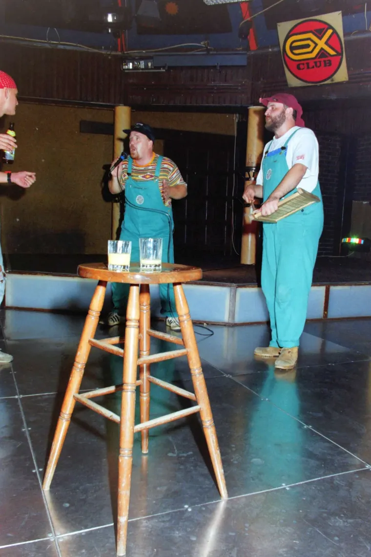 Zaboravljene fotografije Nine Badrić i Vanne stare 30 godina iz lokalne diskoteke