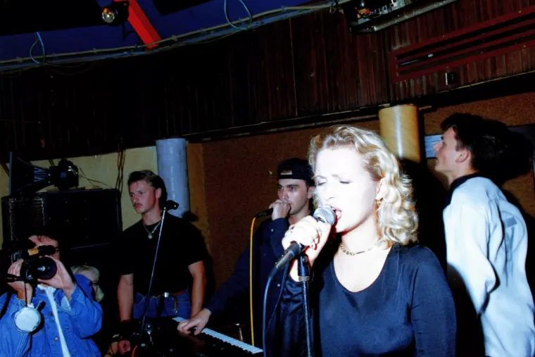 Zaboravljene fotografije Nine Badrić i Vanne stare 30 godina iz lokalne diskoteke