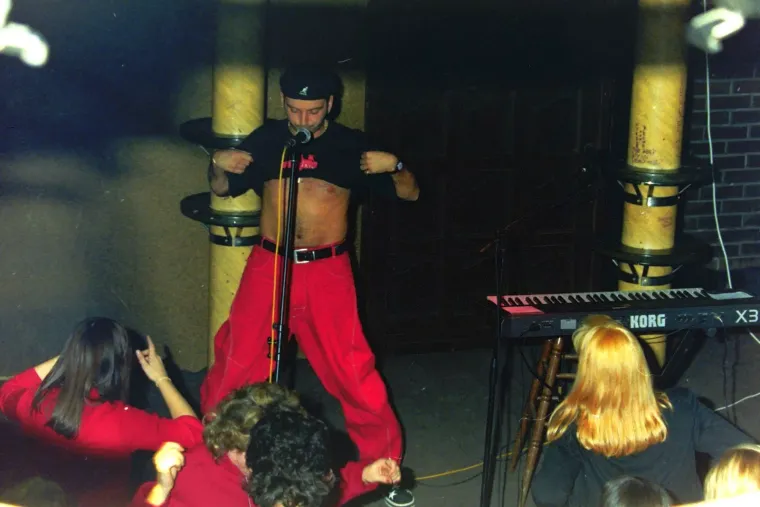 Zaboravljene fotografije Nine Badrić i Vanne stare 30 godina iz lokalne diskoteke