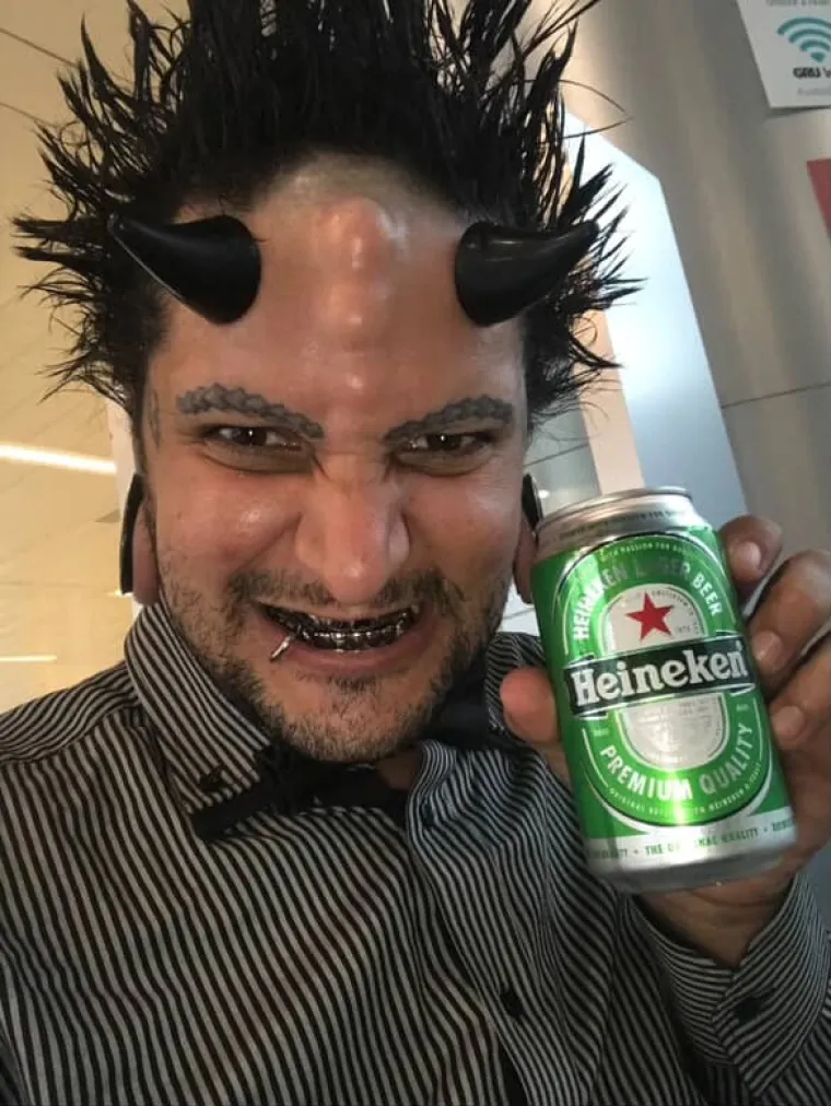 Vidite li mili pogled ovog slatkog dječaka? Danas mu se ljudi zgražaju zbog demonskog izgleda