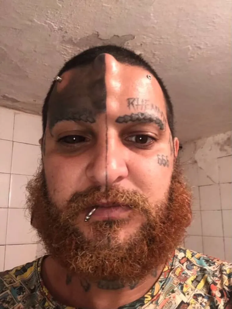 Vidite li mili pogled ovog slatkog dječaka? Danas mu se ljudi zgražaju zbog demonskog izgleda