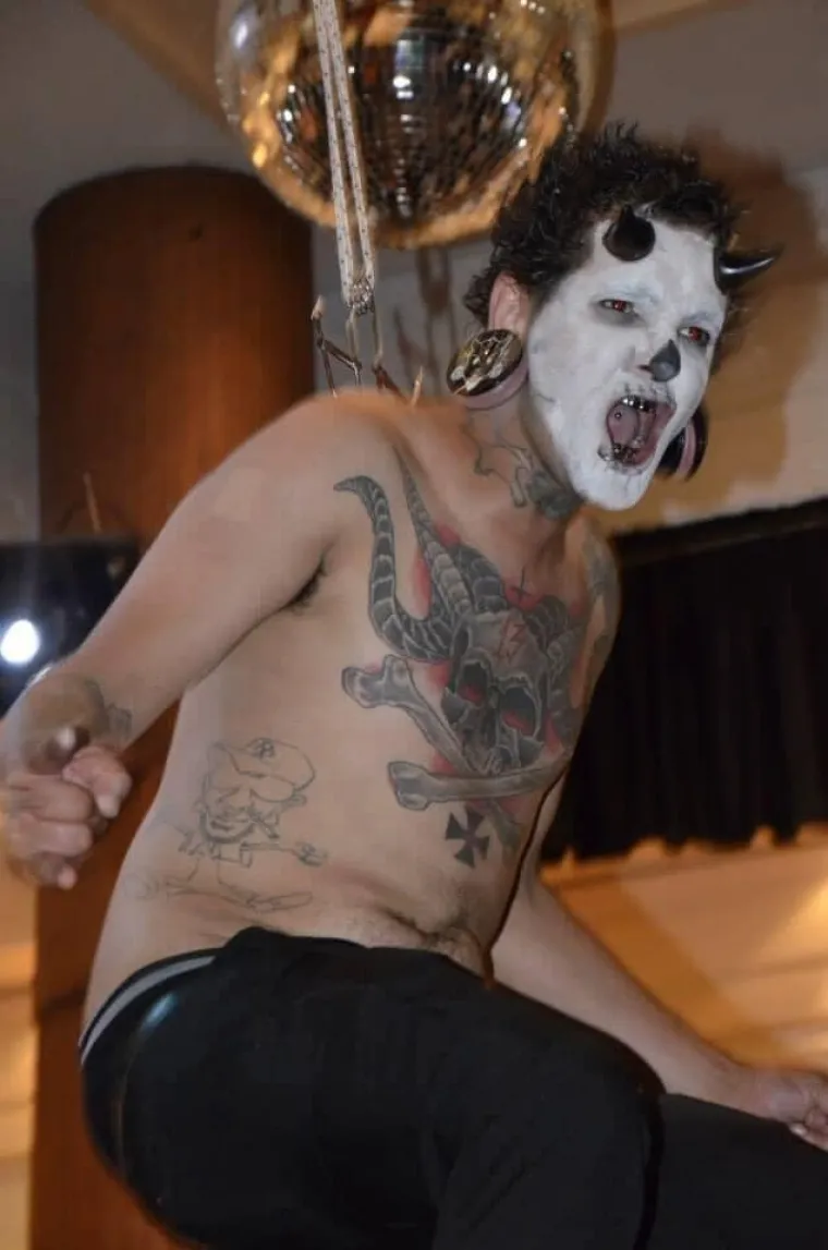 Vidite li mili pogled ovog slatkog dječaka? Danas mu se ljudi zgražaju zbog demonskog izgleda