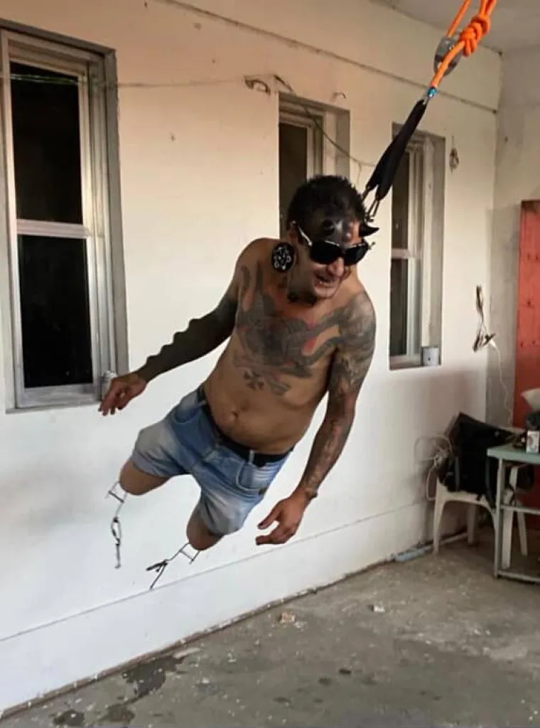 Vidite li mili pogled ovog slatkog dječaka? Danas mu se ljudi zgražaju zbog demonskog izgleda