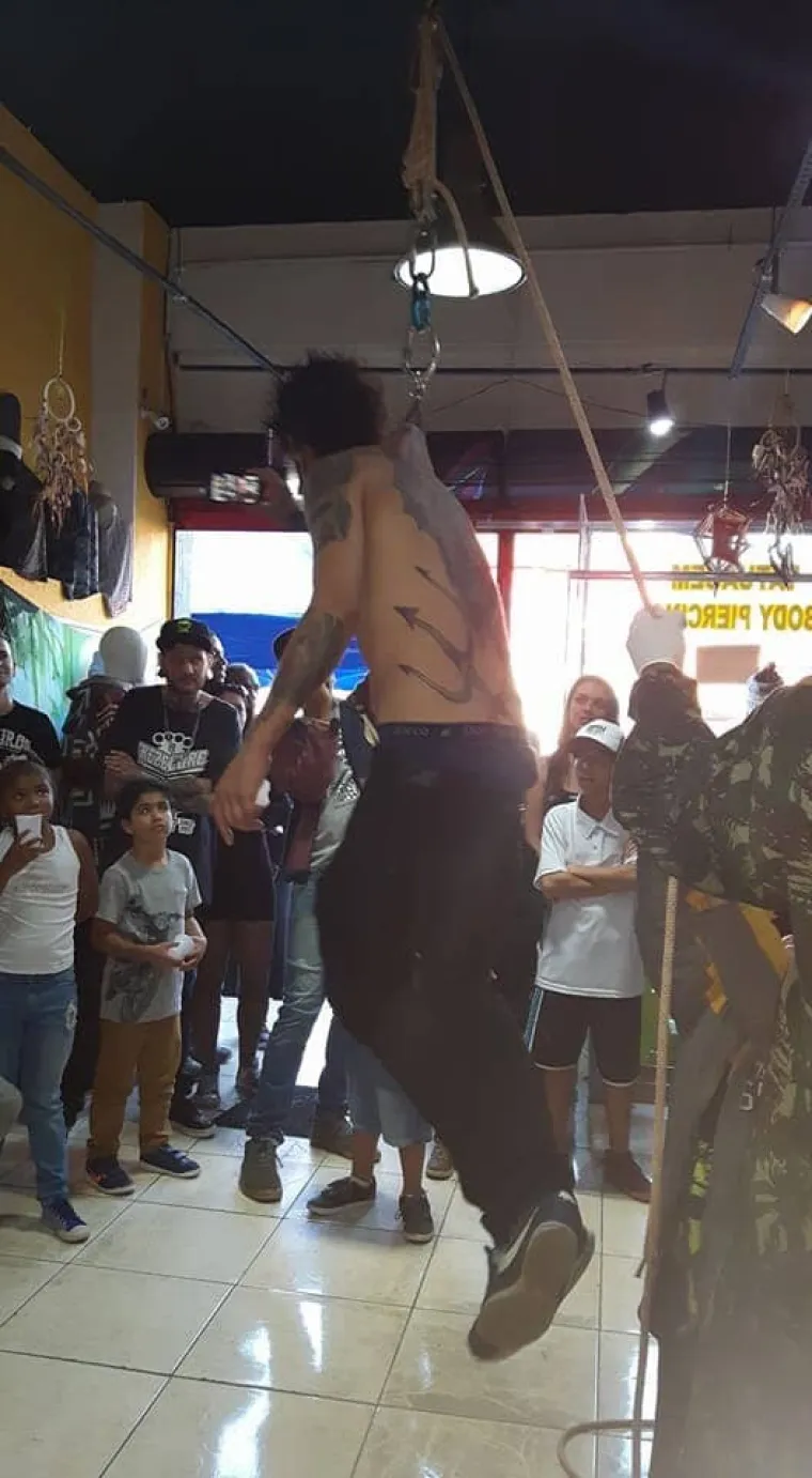 Vidite li mili pogled ovog slatkog dječaka? Danas mu se ljudi zgražaju zbog demonskog izgleda