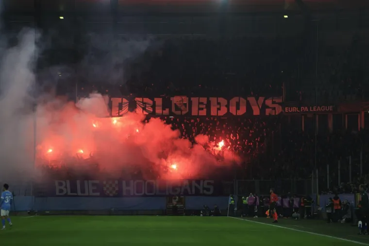 Pogledajte koreografiju Boysa: Baklje na tribinama prekinule utakmicu