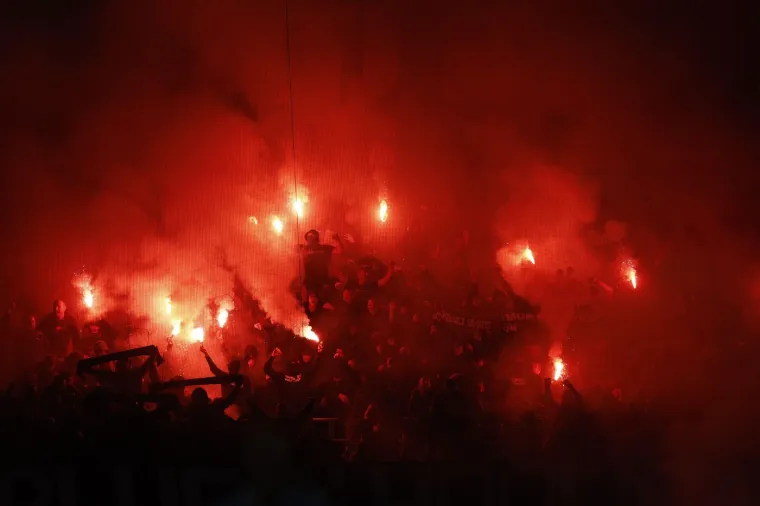 Pogledajte koreografiju Boysa: Baklje na tribinama prekinule utakmicu