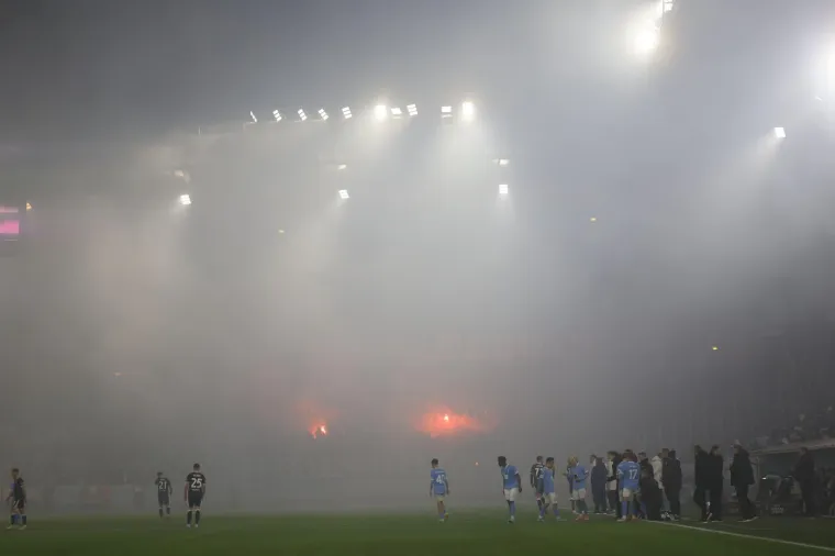 Pogledajte koreografiju Boysa: Baklje na tribinama prekinule utakmicu