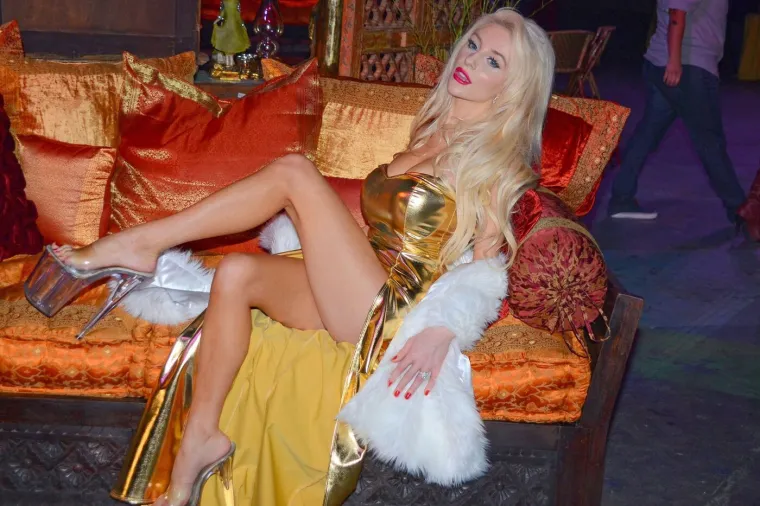 Sa 16 godina udala se za čovjeka od 51, razvela se pa bila jedna od 'žrtava' poznate manekenke