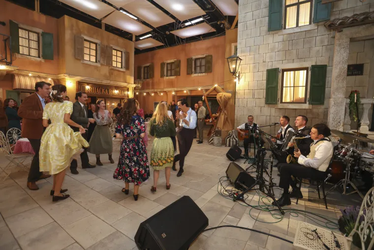 Velika fešta u Vrilu! RTL-ove 'Divlje pčele' službeno predstavljene jedinstvenim eventom na setu serije