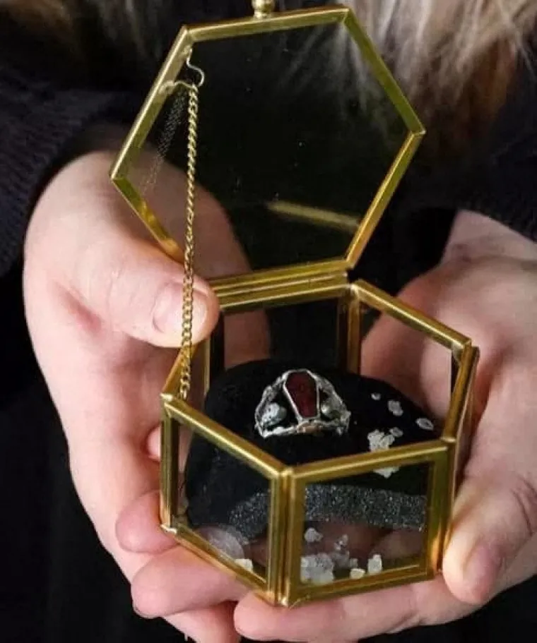 Lutka joj uništava život, ali sada ima još ukletih stvari: Jedan od njih navodno donosi smrt