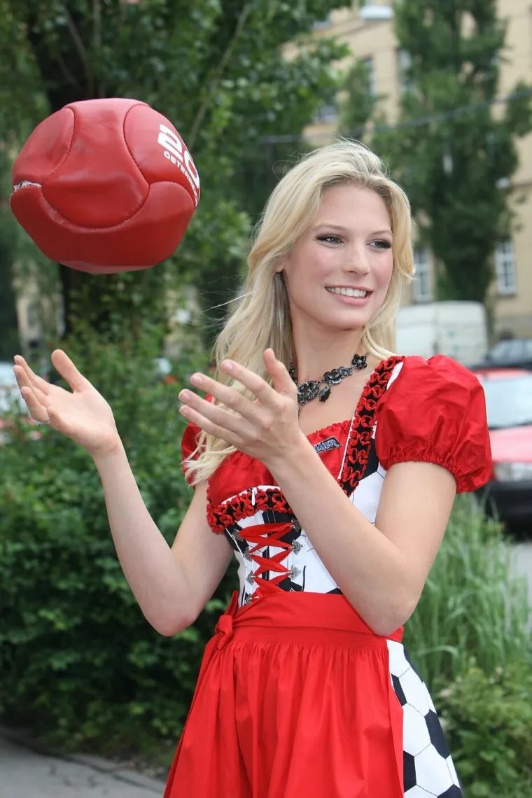 Nju je ljubio prije Ane Ivanović: Bastianova biv&scaron;a cura danas blista od sreće uz bogatog poduzetnika