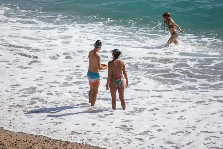 Oluja u Zagrebu, a u Dubrovniku vruće scene: Pažnju privukla dama u bikiniju