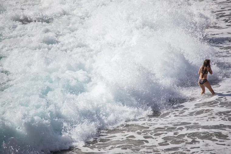 Oluja u Zagrebu, a u Dubrovniku vruće scene: Pažnju privukla dama u bikiniju