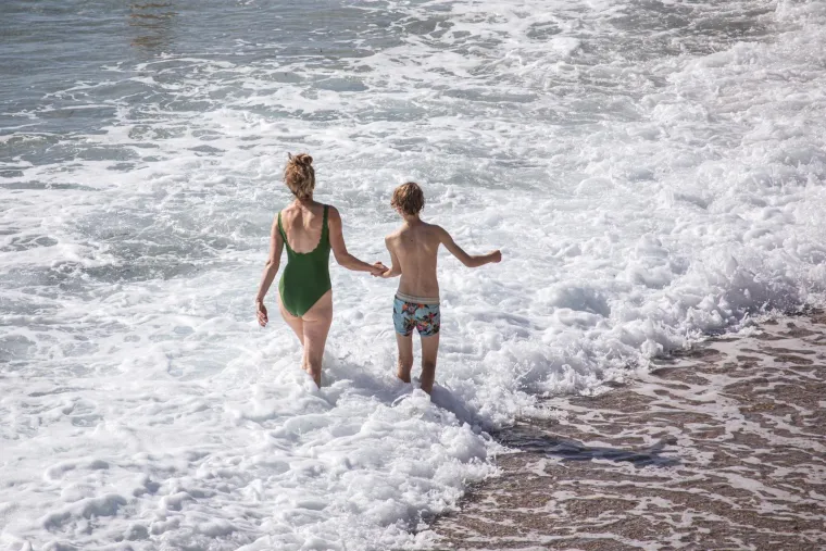 Oluja u Zagrebu, a u Dubrovniku vruće scene: Pažnju privukla dama u bikiniju