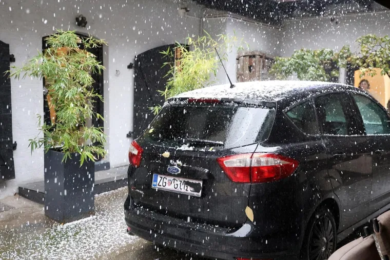 Brzo i žestoko: Tuča veličine lješnjaka poharala hrvatsku metropolu