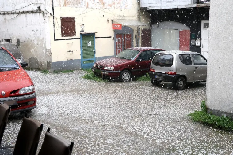 Brzo i žestoko: Tuča veličine lje&scaron;njaka poharala hrvatsku metropolu