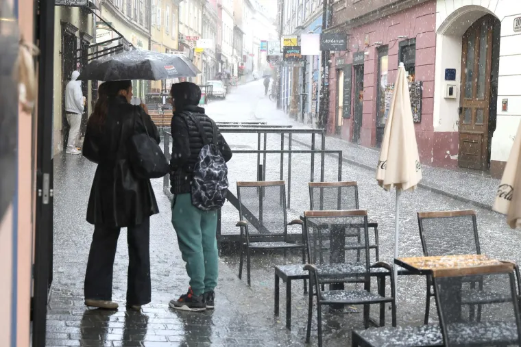 Brzo i žestoko: Tuča veličine lje&scaron;njaka poharala hrvatsku metropolu