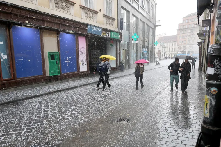 Brzo i žestoko: Tuča veličine lje&scaron;njaka poharala hrvatsku metropolu