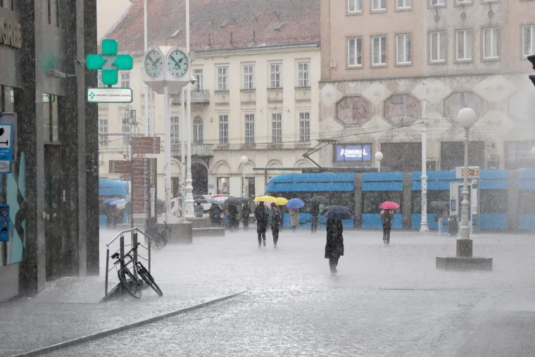 Brzo i žestoko: Tuča veličine lješnjaka poharala hrvatsku metropolu