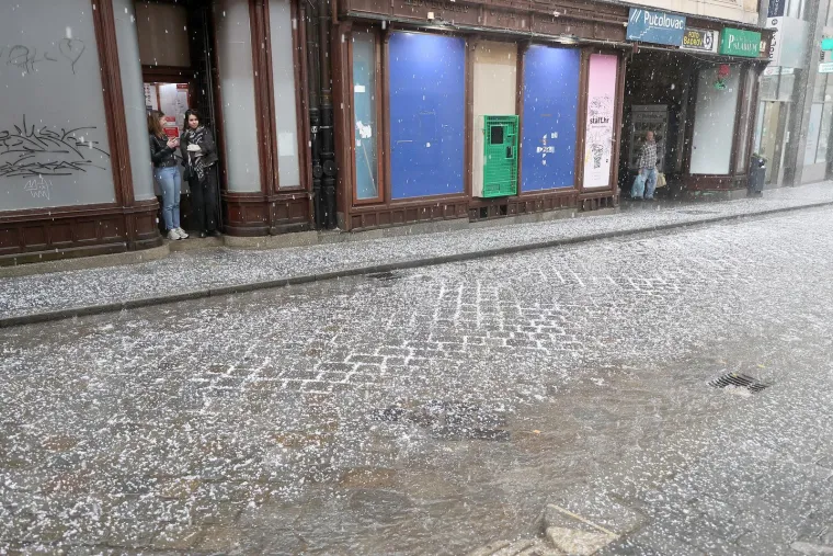 Brzo i žestoko: Tuča veličine lje&scaron;njaka poharala hrvatsku metropolu