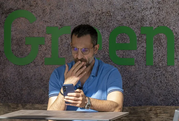 Ovako nešto rijetko se viđa u Karlovcu: Plavuša i brineta očarale prolaznike u centru grada