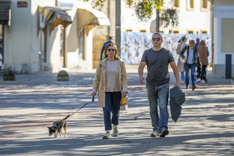 Ovako ne&scaron;to rijetko se viđa u Karlovcu: Plavu&scaron;a i brineta očarale prolaznike u centru grada