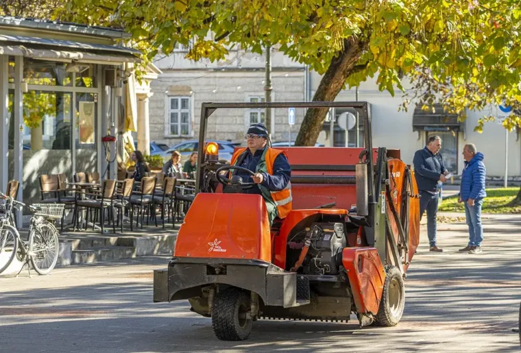 Ovako ne&scaron;to rijetko se viđa u Karlovcu: Plavu&scaron;a i brineta očarale prolaznike u centru grada