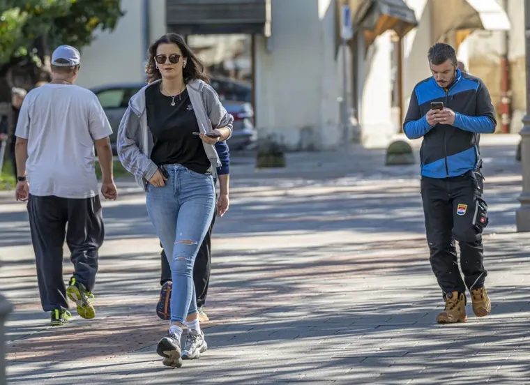 Ovako ne&scaron;to rijetko se viđa u Karlovcu: Plavu&scaron;a i brineta očarale prolaznike u centru grada