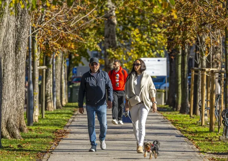 Ovako ne&scaron;to rijetko se viđa u Karlovcu: Plavu&scaron;a i brineta očarale prolaznike u centru grada