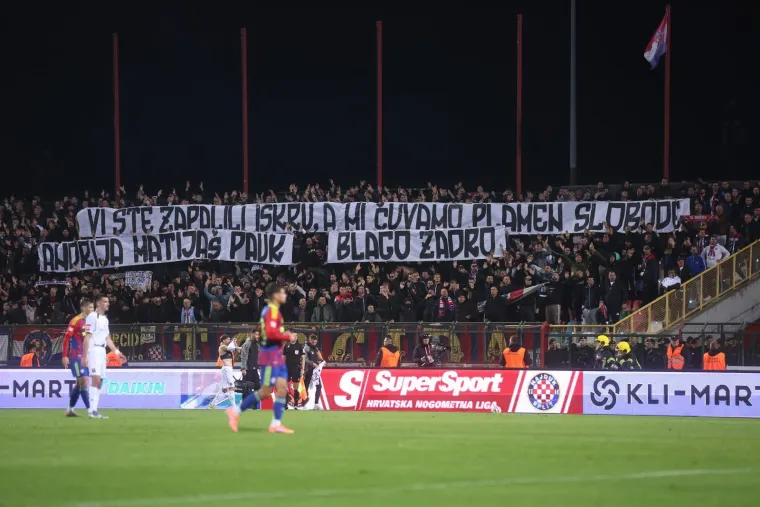 Ni rano gostovanje ih nije zaustavilo: Evo kako je Torcida odala počast hrvatskim herojima