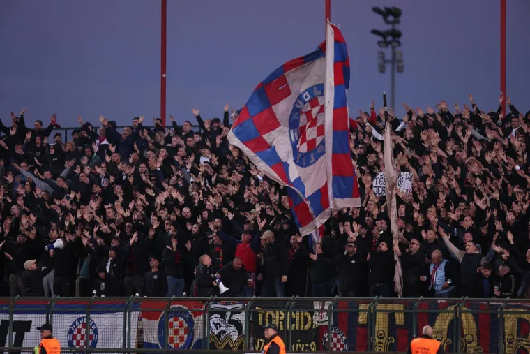 Ni rano gostovanje ih nije zaustavilo: Evo kako je Torcida odala počast hrvatskim herojima