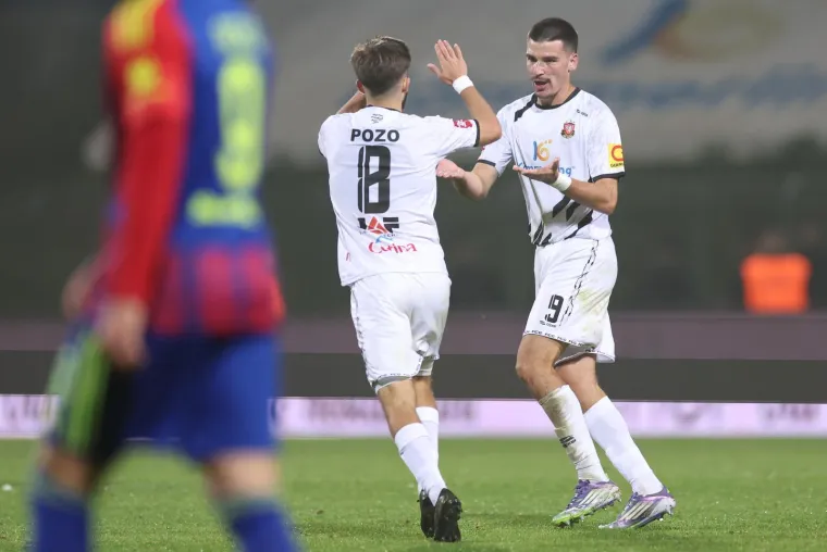 Ni rano gostovanje ih nije zaustavilo: Evo kako je Torcida odala počast hrvatskim herojima