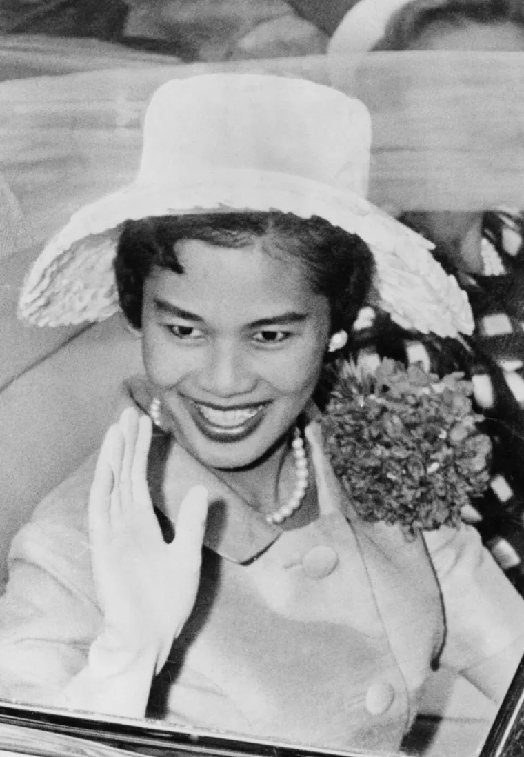 Evo zašto je kraljica majka slovila za ikonu stila: Presudna je bila jedna suradnja