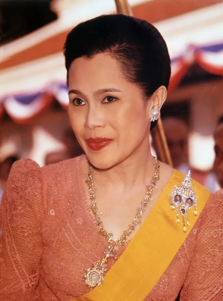 Evo za&scaron;to je kraljica majka slovila za ikonu stila: Presudna je bila jedna suradnja