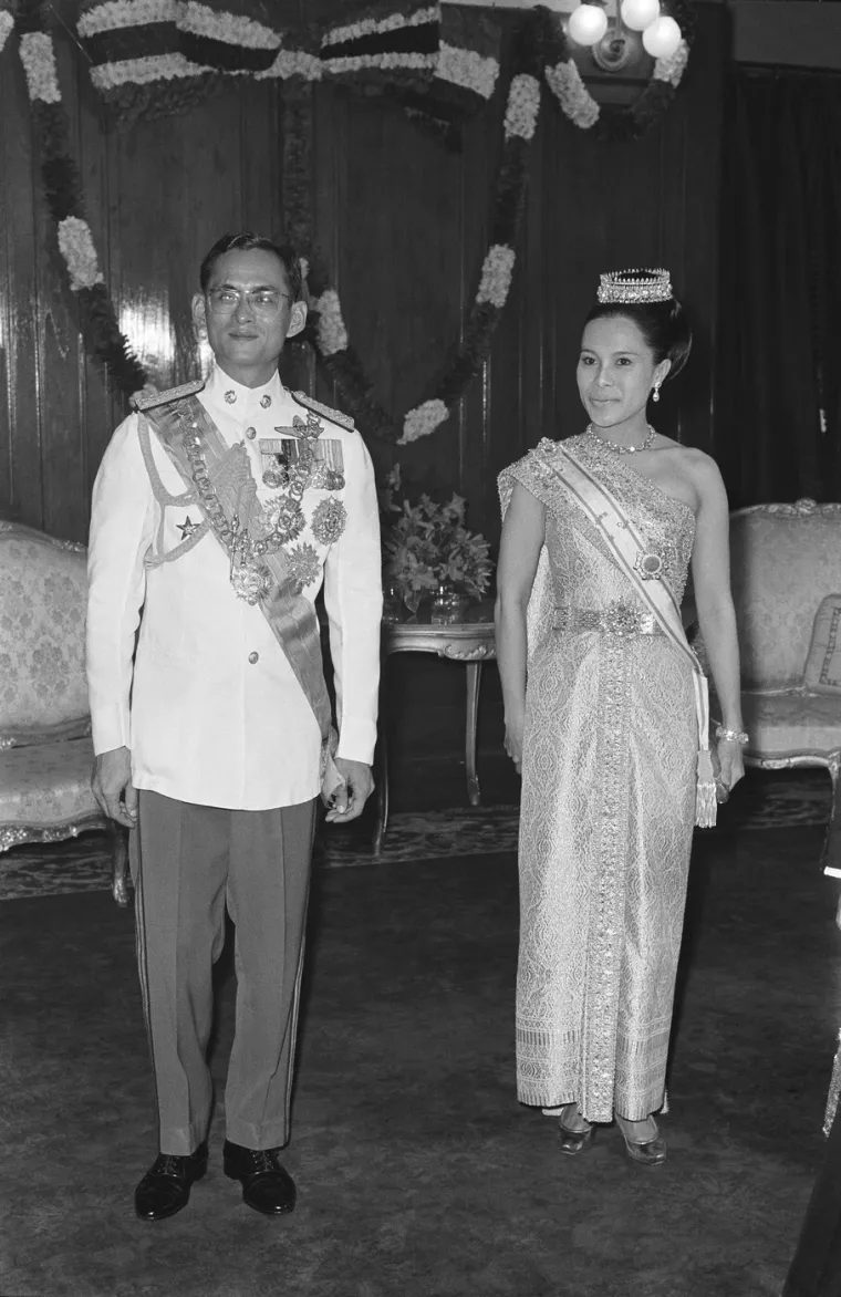 Evo zašto je kraljica majka slovila za ikonu stila: Presudna je bila jedna suradnja